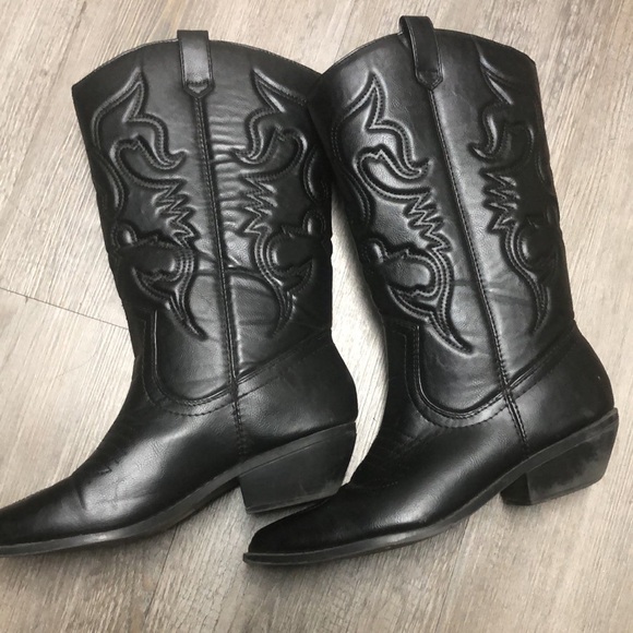 Soda Shoes - Soda Chic Black Heeled Boots